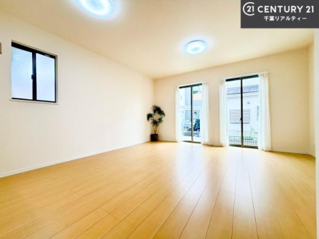���r���O �D�����z���܂肪���r���O����ł���ċ��S�n�̗ǂ���Ԃ����o���Ă���܂��I
���났�̎��Ԃ��߂����܂��I