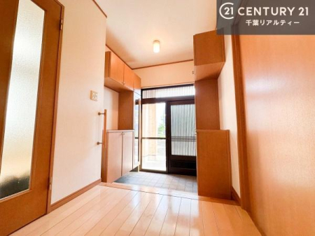 ���� �V���[�Y�{�b�N�X�t���Ȃ̂ŁA���ւ��Еt�����|�������₷���ł��I
�X�b�L���������ւŌ˂��J�����u�ԁA�������̂���S�n������Ԃ��o�}���Ă���܂��B