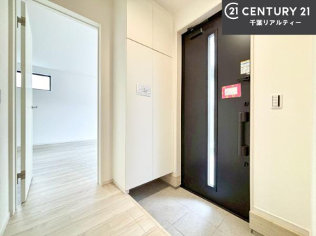 ���� �V���[�Y�{�b�N�X�t���Ȃ̂ŁA���ւ��Еt�����|�������₷���ł��I
�X�b�L���������ւŌ˂��J�����u�ԁA�������̂���S�n������Ԃ��o�}���Ă���܂��B