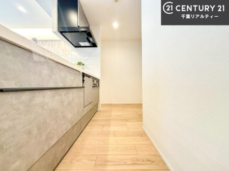 �L�b�`�� ��Ƃ肠�钲���X�y�[�X�ō�Ƃ����₷�����K�ȃL�b�`���ł��I
���q�l�ƈꏏ�ɂ��َq������y���߂�L�X�X�y�[�X�ł��B�y�����������ԂɂȂ肻���ł��ˁI