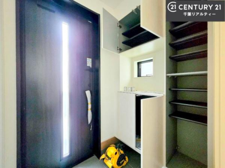 ���� �V���[�Y�{�b�N�X�t���Ȃ̂ŁA���ւ��Еt�����|�������₷���ł��I
�X�b�L���������ւŌ˂��J�����u�ԁA�������̂���S�n������Ԃ��o�}���Ă���܂��B
