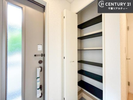 ���� �V���[�Y�{�b�N�X�t���Ȃ̂ŁA���ւ��Еt�����|�������₷���ł��I
�X�b�L���������ւŌ˂��J�����u�ԁA�������̂���S�n������Ԃ��o�}���Ă���܂��B