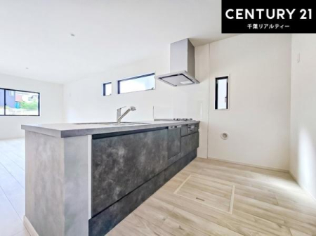 �L�b�`�� ��Ƃ肠�钲���X�y�[�X�ō�Ƃ����₷�����K�ȃL�b�`���ł��I
���q�l�ƈꏏ�ɂ��َq������y���߂�L�X�X�y�[�X�ł��B�y�����������ԂɂȂ肻���ł��ˁI