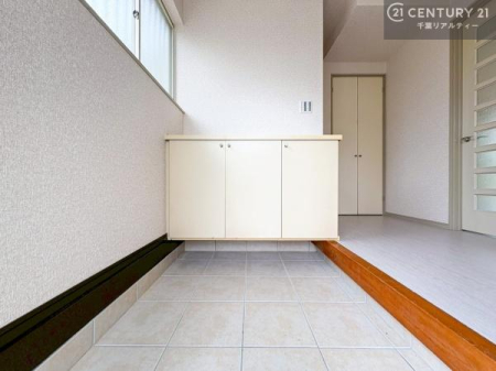 ���� �V���[�Y�{�b�N�X�t���Ȃ̂ŁA���ւ��Еt�����|�������₷���ł��I
�X�b�L���������ւŌ˂��J�����u�ԁA�������̂���S�n������Ԃ��o�}���Ă���܂��B