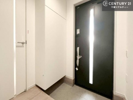 ���� �V���[�Y�{�b�N�X�t���B���ւ��Еt�����|�������₷���ł��I
�X�b�L���������ւŌ˂��J�����u�ԁA�������̂���S�n������Ԃ��o�}���Ă���܂��B