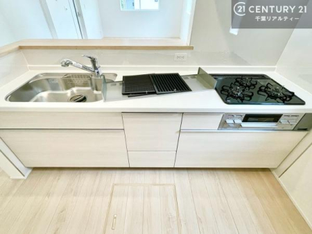 �L�b�`�� ��Ƃ����₷���V�X�e���L�b�`���ł��I���[���t���Ă���̂ŁA�����X�y�[�X�ɕ���u���Ȃ��čς݂܂��I
�L�X�g���āA���K�ɍ�Ƃ��ł��܂��I