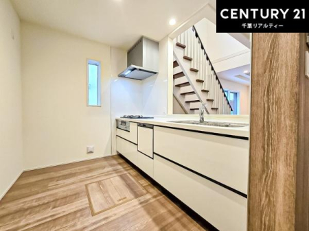 �L�b�`�� ��Ƃ肠�钲���X�y�[�X�ō�Ƃ����₷�����K�ȃL�b�`���ł��I
���q�l�ƈꏏ�ɂ��َq������y���߂�L�X�X�y�[�X�ł��B�y�����������ԂɂȂ肻���ł��ˁI