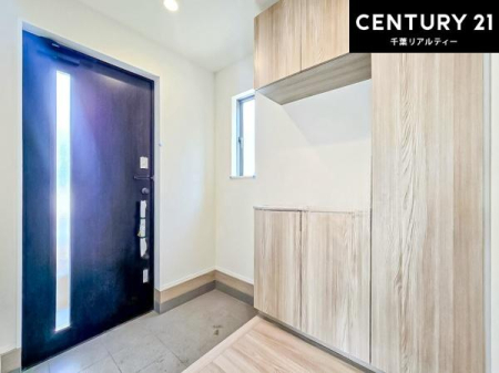 ���� �V���[�Y�{�b�N�X�t���Ȃ̂ŁA���ւ��Еt�����|�������₷���ł��I
�X�b�L���������ւŌ˂��J�����u�ԁA�������̂���S�n������Ԃ��o�}���Ă���܂��B