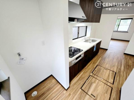 �L�b�`�� �L�b�`���̂����ׂɐ���@�u�����z�u�B�Ǝ��������R���p�N�g�ɂ܂Ƃ܂�A���������Ȃǖ����̉Ǝ����X���[�Y�ɂ��Ȃ���g������̗ǂ��Ԏ��ł��B