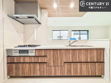 �L�b�`�� ���[�X�y�[�X���[�����Ă���A�L�b�`���܂�����������ƕۂ��Ȃ���A�L�X�Ƃ��������X�y�[�X���m�ہB���K�ȍ�Ɗ��ŁA�����̂����������X���[�Y�ɂ͂��ǂ�܂��B