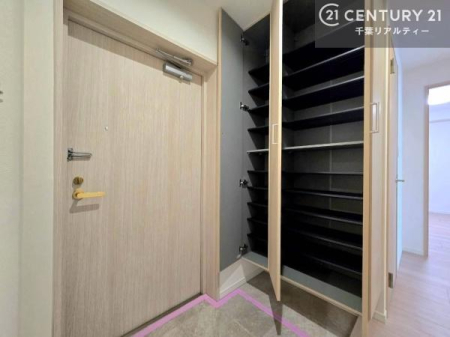 ���� �V���[�Y�{�b�N�X�t���Ȃ̂ŁA���ւ��Еt�����|�������₷���ł��I
�X�b�L���������ւŌ˂��J�����u�ԁA�������̂���S�n������Ԃ��o�}���Ă���܂��B