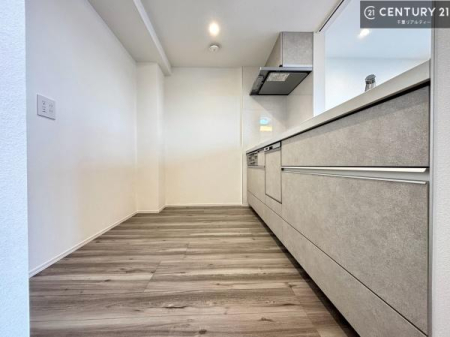 �L�b�`�� ��Ƃ肠�钲���X�y�[�X�ō�Ƃ����₷�����K�ȃL�b�`���ł��I
���q�l�ƈꏏ�ɂ��َq������y���߂�L�X�X�y�[�X�ł��B�y�����������ԂɂȂ肻���ł��ˁI
