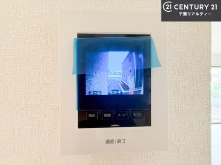 ���̑����� TV���j�^�[�t���C���^�[�z��������A�K��҂��f���Ŋm�F���Ă���Ή��ł��邽�߁A�h�Ɩʂ����S�ł��B���q�l�̂�����Ԏ��ɂ��S�����A���Ƒ��̈��S�E���S�ȕ�炵���T�|�[�g���܂��B