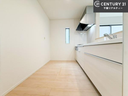 �L�b�`�� ��Ƃ肠�钲���X�y�[�X�ō�Ƃ����₷�����K�ȃL�b�`���ł��I
���q�l�ƈꏏ�ɂ��َq������y���߂�L�X�X�y�[�X�ł��B�y�����������ԂɂȂ肻���ł��ˁI