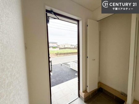���� �V���[�Y�{�b�N�X�t���Ȃ̂ŁA���ւ��Еt�����|�������₷���ł��I
�X�b�L���������ւŌ˂��J�����u�ԁA�������̂���S�n������Ԃ��o�}���Ă���܂��B