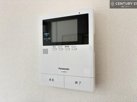 ���̑����� TV���j�^�[�t���C���^�[�z��������A�K��҂��f���Ŋm�F���Ă���Ή��ł��邽�߁A�h�Ɩʂ����S�ł��B���q�l�̂�����Ԏ��ɂ��S�����A���Ƒ��̈��S�E���S�ȕ�炵���T�|�[�g���܂��B