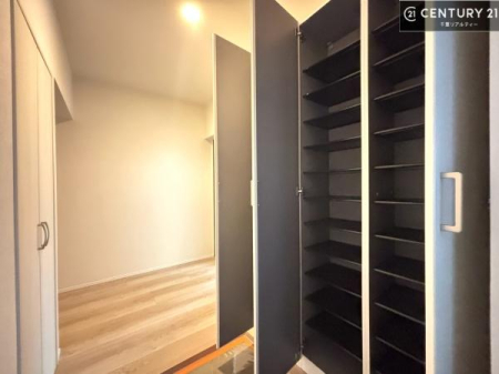 ���� �V���[�Y�{�b�N�X�t���Ȃ̂ŁA���ւ��Еt�����|�������₷���ł��I
�X�b�L���������ւŌ˂��J�����u�ԁA�������̂���S�n������Ԃ��o�}���Ă���܂��B