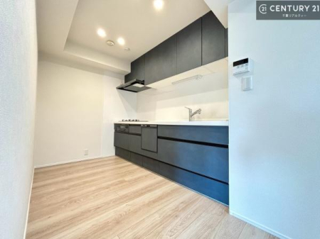 �L�b�`�� ��Ƃ肠�钲���X�y�[�X�ō�Ƃ����₷�����K�ȃL�b�`���ł��I
���q�l�ƈꏏ�ɂ��َq������y���߂�L�X�X�y�[�X�ł��B�y�����������ԂɂȂ肻���ł��ˁI