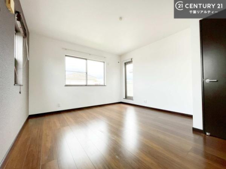 �m�� �V���v���Ƀf�U�C������Ă��邽�߁A�Ƌ��I�т܂���I
���C�ɓ���̉Ƌ��u���Ă��낰���Ԃ���邱�Ƃ��ł��܂��B

