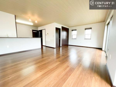 ���r���O �D�����z���܂肪���r���O����ł���ċ��S�n�̗ǂ���Ԃ����o���Ă���܂��I
���났�̎��Ԃ��߂����܂��I
