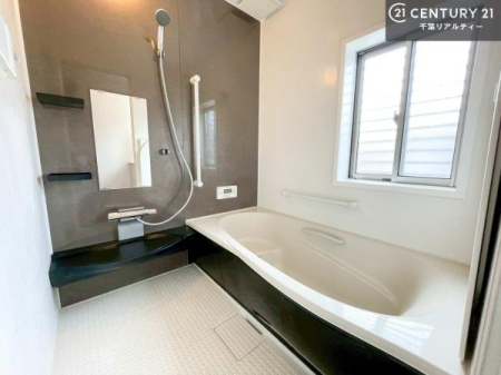 ���� �������������l�̕��͋C�̃o�X���[���́A�����o�Ă��ăo�X�^�C�����[���I
���d���撣���Ă��邲�J���ɂ��D�݂̍���̓����܂����āA�y����ł݂Ă͂������ł��傤���H