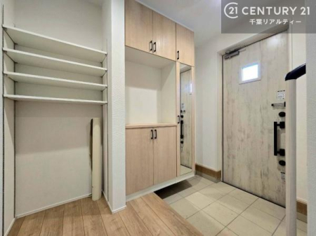 ���� �V���[�Y�{�b�N�X�t���Ȃ̂ŁA���ւ��Еt�����|�������₷���ł��I
�X�b�L���������ւŌ˂��J�����u�ԁA�������̂���S�n������Ԃ��o�}���Ă���܂��B