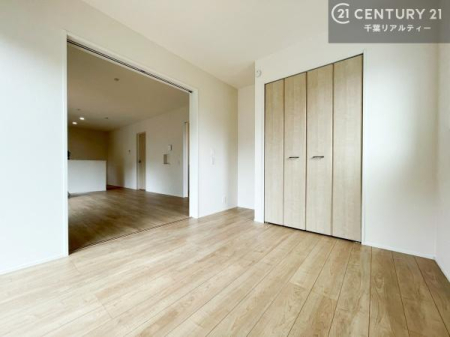 �m�� ���r���O�ɗאڂ����m���ł��B�����J����ΊJ���I�A���߂�Ό��Ƃ��Ă����p���������܂��B