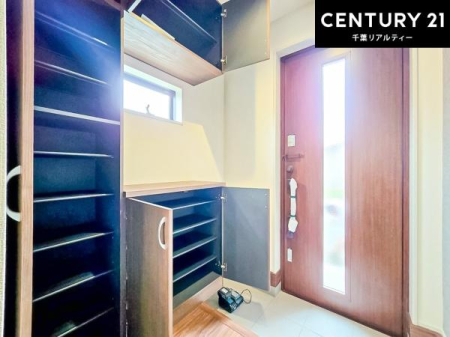 ���� �V���[�Y�{�b�N�X�t���Ȃ̂ŁA���ւ��Еt�����|�������₷���ł��I
�X�b�L���������ւŌ˂��J�����u�ԁA�������̂���S�n������Ԃ��o�}���Ă���܂��B