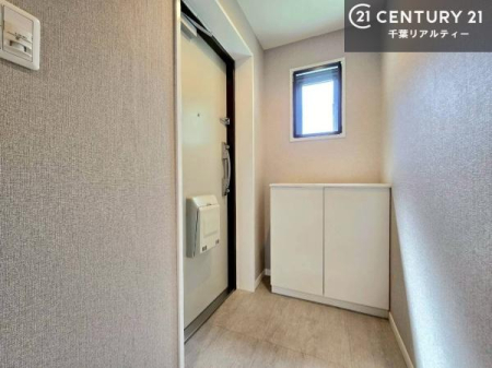 ���� ���ւ̃V���[�Y�{�b�N�X�́A���[�͗ǍD�ŌC���������萮���ł��邾���łȂ��A�㕔������I�Ƃ��Ċ��p�\�B���C�ɓ���̏�����O���[����u���΁A���q���}���邨�����ȋ�ԂɎd�オ��܂��I