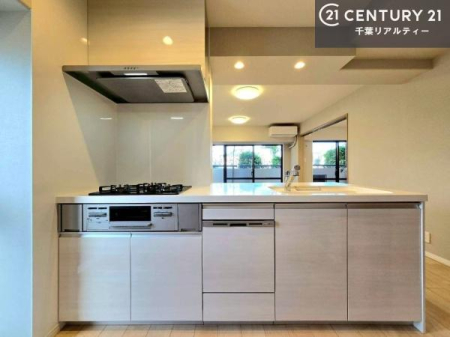 �L�b�`�� ���[�X�y�[�X���[�����Ă���A�L�b�`���܂�����������ƕۂ��Ȃ���A�L�X�Ƃ��������X�y�[�X���m�ہB���K�ȍ�Ɗ��ŁA�����̂����������X���[�Y�ɂ͂��ǂ�܂��B
