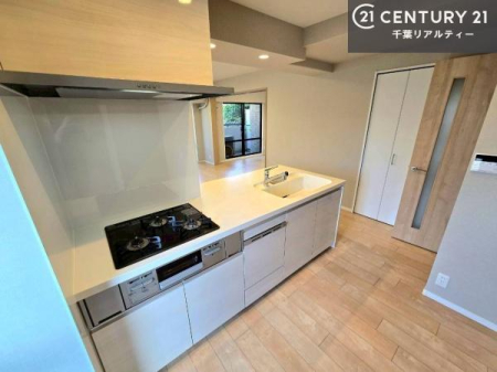 �L�b�`�� ���[�X�y�[�X���[�����Ă���A�L�b�`���܂�����������ƕۂ��Ȃ���A�L�X�Ƃ��������X�y�[�X���m�ہB���K�ȍ�Ɗ��ŁA�����̂����������X���[�Y�ɂ͂��ǂ�܂��B