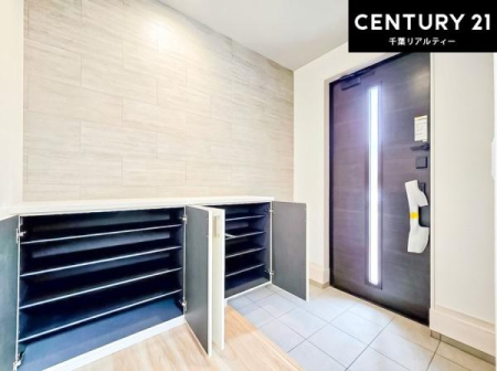���� �V���[�Y�{�b�N�X�t���Ȃ̂ŁA���ւ��Еt�����|�������₷���ł��I
�X�b�L���������ւŌ˂��J�����u�ԁA�������̂���S�n������Ԃ��o�}���Ă���܂��B