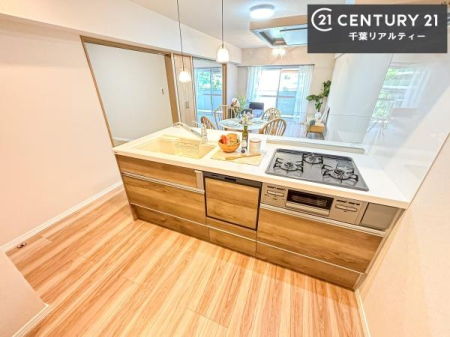 �L�b�`�� ��Ƃ����₷���V�X�e���L�b�`���ł��I���[���t���Ă���̂ŁA�����X�y�[�X�ɕ���u���Ȃ��čς݂܂��I
�L�X�g���āA���K�ɍ�Ƃ��ł��܂��I