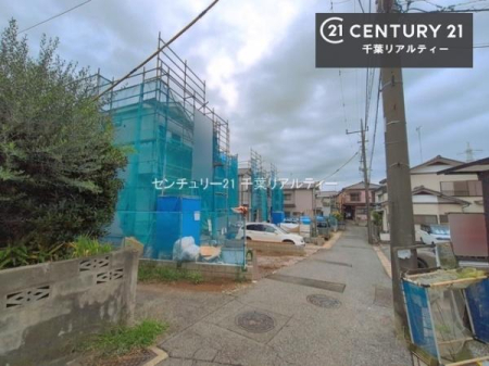 �O�ʓ��H�܂ތ��n�ʐ^ �����������X���݂��L����ՐÂȏZ��X�Ɉʒu���A���₩�ŐS���炮��炵��������Z���ł��B