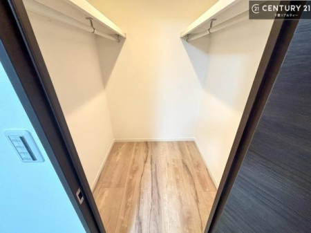 ���[ �E�H�[�N�C���N���[�[�b�g�t���ł��B��������̂��m���Ȃǂ����[���Ă��������ł��ˁI���ɂ���@�������ȂǋG�ߕ��̑傫�ȉƓd�����[�ł��܂��I