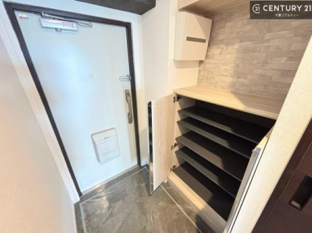 ���� �V���[�Y�{�b�N�X�t���Ȃ̂ŁA���ւ��Еt�����|�������₷���ł��I
�X�b�L���������ւŌ˂��J�����u�ԁA�������̂���S�n������Ԃ��o�}���Ă���܂��B