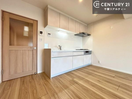 �L�b�`�� ��Ƃ肠�钲���X�y�[�X�ō�Ƃ����₷�����K�ȃL�b�`���ł��I
���q�l�ƈꏏ�ɂ��َq������y���߂�L�X�X�y�[�X�ł��B�y�����������ԂɂȂ肻���ł��ˁI