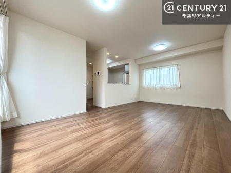 ���r���O �S�n�ǂ����r���O�͉Ƒ������R�ƏW�܂�܂��B�Ƒ��c�R�̎��Ԃ����������ł��B���Ƒ��ƁA����w�[���������Ԃ��߂��������ł��ˁB