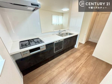 �L�b�`�� ��Ƃ肠�钲���X�y�[�X�ō�Ƃ����₷�����K�ȃL�b�`���ł��I
���q�l�ƈꏏ�ɂ��َq������y���߂�L�X�X�y�[�X�ł��B�y�����������ԂɂȂ肻���ł��ˁI