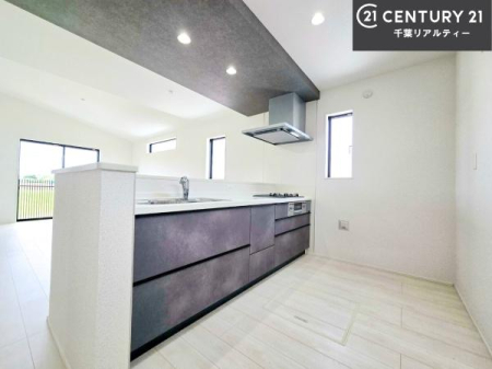 �L�b�`�� ��l�C�̑Ζʎ��V�X�e���L�b�`�����̗p���Ă��܂��I���Ƒ��̃R�~���j�P�[�V���������R�Ƒ�����݌v�ł��B
���q�l�ɂ��ڂ��͂��̂Ŋ������ł��ˁI�L�X�g���ĉ��K�ō�Ƃ��i�݂܂��B