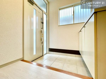 ���� �V���[�Y�{�b�N�X�t���Ȃ̂ŁA���ւ��Еt�����|�������₷���ł��I
�X�b�L���������ւŌ˂��J�����u�ԁA�������̂���S�n������Ԃ��o�}���Ă���܂��B