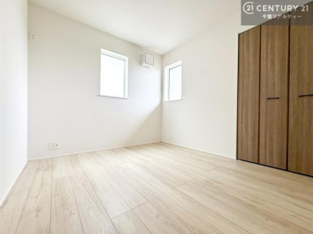 �q������ �����炽���Ղ��������A���ʂ����ǍD�Ȃ��߁A���K�ɉ߂������Ԃł��B
�q�ǂ������Ƃ��Ă��œK�ŁA�w�K�X�y�[�X��V�я�Ƃ��Ă����p�ł��܂��B