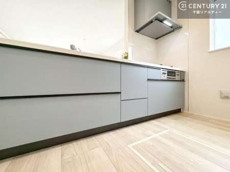 �L�b�`�� ��Ƃ肠�钲���X�y�[�X�ō�Ƃ����₷�����K�ȃL�b�`���ł��I
���q�l�ƈꏏ�ɂ��َq������y���߂�L�X�X�y�[�X�ł��B�y�����������ԂɂȂ肻���ł��ˁI