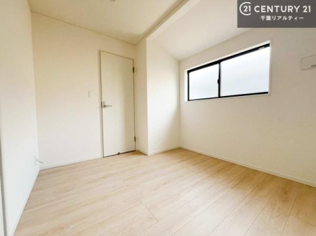 �m�� �V���v���Ƀf�U�C������Ă��邽�߁A�Ƌ��I�т܂���I
���C�ɓ���̉Ƌ��u���Ă��낰���Ԃ���邱�Ƃ��ł��܂��B
