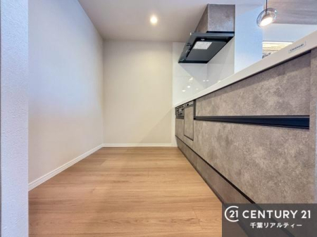 �L�b�`�� ��Ƃ肠�钲���X�y�[�X�ō�Ƃ����₷�����K�ȃL�b�`���ł��I
���q�l�ƈꏏ�ɂ��َq������y���߂�L�X�X�y�[�X�ł��B�y�����������ԂɂȂ肻���ł��ˁI