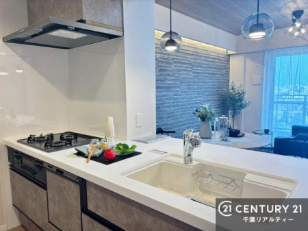 �L�b�`�� ��l�C�̑Ζʎ��V�X�e���L�b�`�����̗p���Ă��܂��I���Ƒ��̃R�~���j�P�[�V���������R�Ƒ�����݌v�ł��B
���q�l�ɂ��ڂ��͂��̂Ŋ������ł��ˁB���[�͂�����܂��I