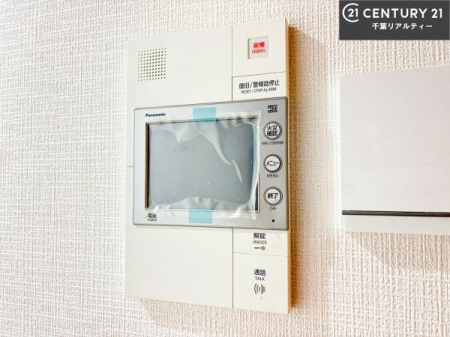 ���̑����� TV���j�^�[�t���C���^�[�z��������A�K��҂��f���Ŋm�F���Ă���Ή��ł��邽�߁A�h�Ɩʂ����S�ł��B���q�l�̂�����Ԏ��ɂ��S�����A���Ƒ��̈��S�E���S�ȕ�炵���T�|�[�g���܂��B