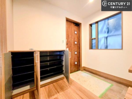 ���� �V���[�Y�{�b�N�X�t���Ȃ̂ŁA���ւ��Еt�����|�������₷���ł��I
�X�b�L���������ւŌ˂��J�����u�ԁA�������̂���S�n������Ԃ��o�}���Ă���܂��B