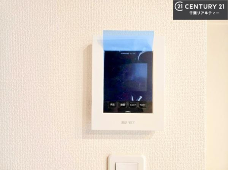 ���̑����� TV���j�^�[�t���C���^�[�z��������A�K��҂��f���Ŋm�F���Ă���Ή��ł��邽�߁A�h�Ɩʂ����S�ł��B���q�l�̂�����Ԏ��ɂ��S�����A���Ƒ��̈��S�E���S�ȕ�炵���T�|�[�g���܂��B