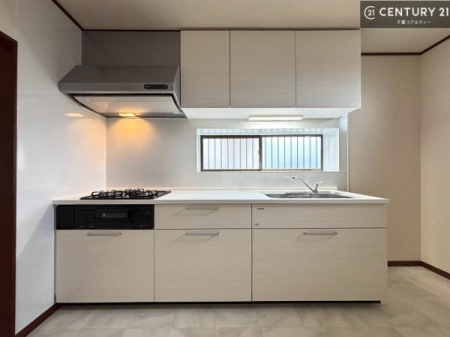 �L�b�`�� �����t���̃L�b�`���́A���R�����������ݖ��邭�J���I�B���C�����₷�����K�ɂ��������y���߂܂��B